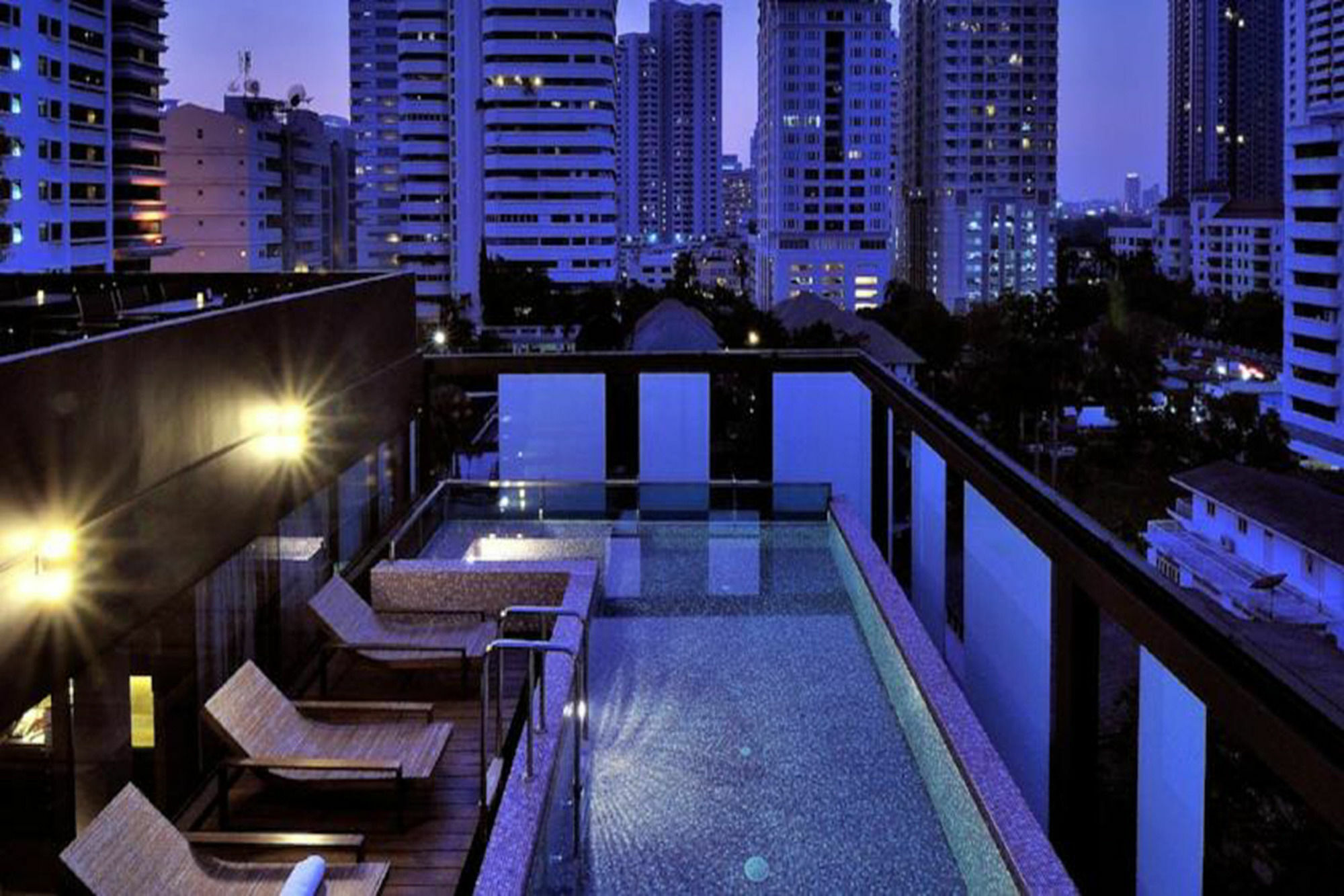 Hiptique Sukhumvit 13 Hotel Банкок Екстериор снимка